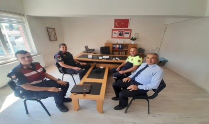 Jandarma ekipleri okullarda bilgilendirmelerde bulundu