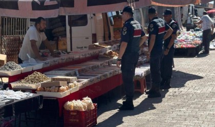 Karacasu jandarması vatandaşları sahte para ve dolandırıcılığa karşı bilgilendirdi