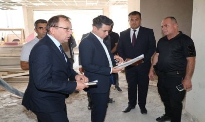Karacasu Kaymakamı Gündoğdu okul inşaatlarını inceledi