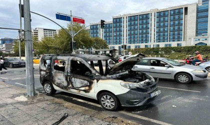 Kartalda adliye önüne getirdiği aracını ateşe verdi