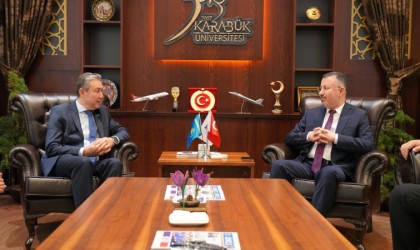 Kazakistan Büyükelçisi KBÜ Rektörü Kırışık ile bir araya geldi