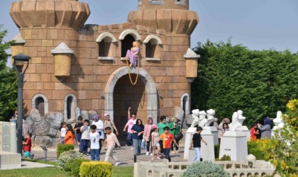 Konyada yaz tatilinin gözdesi yine 80 Binde Devr-i Alem Parkı oldu