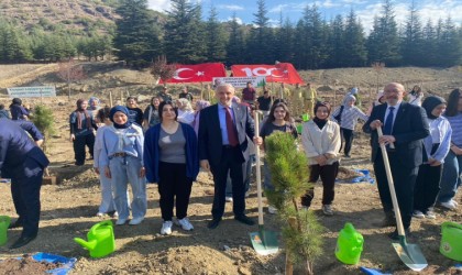 Kütahyada Adnan Menderes hatıra ormanına fidan dikildi