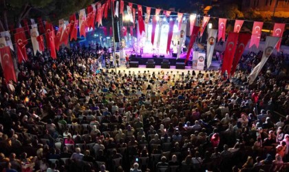 Kuyucak, kurtuluş gününü konserle kutladı