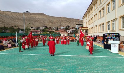 Malatyada bir ilki gerçekleştirip okul mehteran takımı kurdular