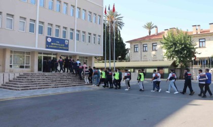 Mersinde 1 milyon dolarlık kumaş için operasyon: 16 tutuklama