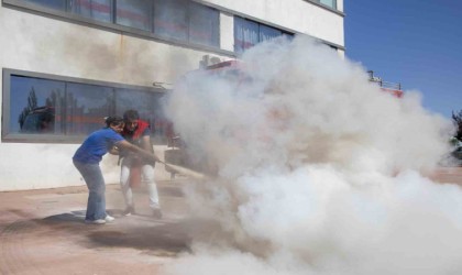 Öğrencilere yangına müdahale eğitimi verildi