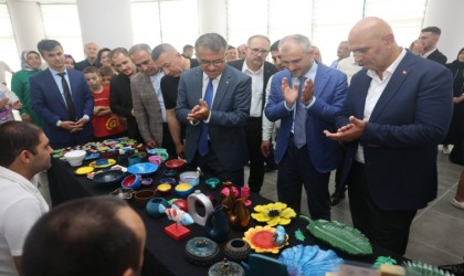 Özel bireylerin el emekleri sergilendi