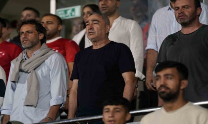 Samet Aybaba ve Brad Friedel, Ümit Milli Takım maçını tribünden takip ediyor