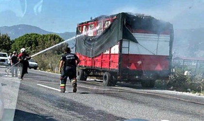 Sökede pamuk yüklü römorkta korkutan yangın