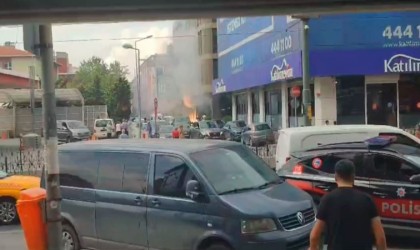 Sultangazide bina girişinde patlayan elektrik panosu paniğe neden oldu
