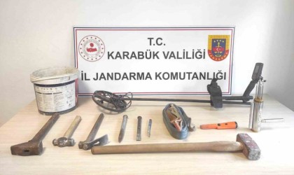 Tarihi kentte define arayan 5 kişi yakalandı