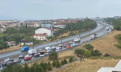 TEMde yağmur sebebiyle kaza: 8 yaralı