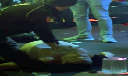 Ünlü şarkıcı Metin Arolata hayatını kaybetmeden önce yapılan kalp masajı kamerada