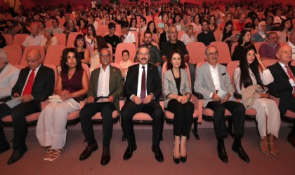 Vali Aksoy ve eşi Bir Ulus Uyanıyor adlı konsere katıldı