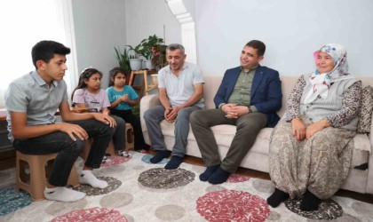 Vali Aslan, gazi ailesi ile buluştu