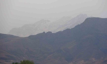 Vanda 3 bin 200 rakımlı Erek Dağına mevsimin ilk karı düştü