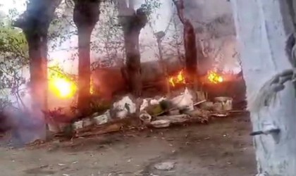 Vefat eden annesinden hatıra kalan aracı kardeşi yakınca gözyaşı döktü