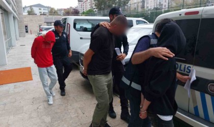 14 yaşındaki erkek çocuğuna etek giydirilmesine 8 gözaltı