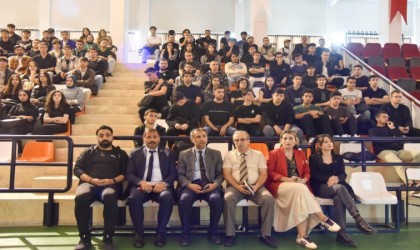 Akademik yılına yeni başlayan öğrencilere oryantasyon süreci