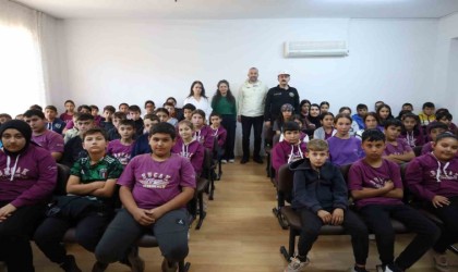 AKOM, okullarda afetlere karşı öğrencileri bilgilendiriyor