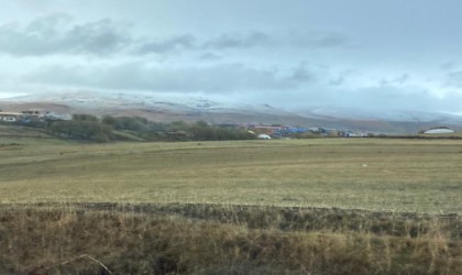 Ardahana mevsimin ilk karı düştü; Dağlar beyaza büründü