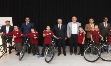 Başkan İbrahim Sandıkçıdan öğrencilere ödül