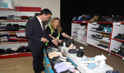 Bayraklıda sosyal market açıldı