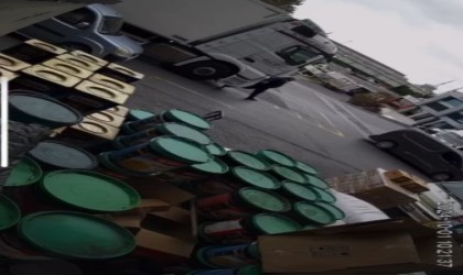 Bayrampaşada yolun karşısına geçmeye çalışan adamı kamyon ezdi