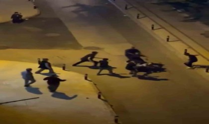 Bursada 5 kişinin 1 kişiyi darp ettiği anlar kamerada