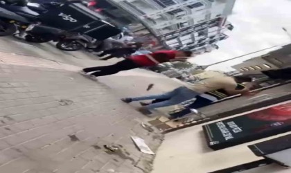 Bursada kuryelerin sopalı yumruklu kavgası kamerada