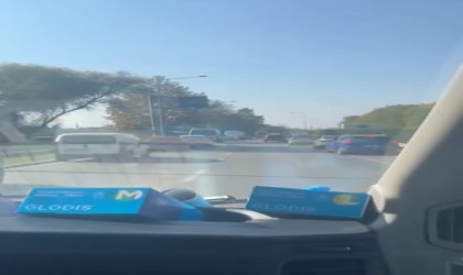 Bursada sürücülerin fermuar yöntemiyle ambulansa yol vermesi kamerada