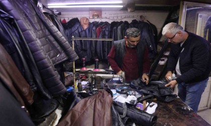 Çöp olacak 10 bin liralık deri montlar, ortalama 1000 lira masrafla onarılıp yıllarca kullanılıyor