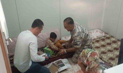 Depremzede serebral palsili Bekirin Mercedesini asker ağabeyleri hediye etti