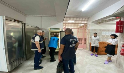 Diyarbakırda iki okulda tarihi geçmiş 80 kilo ete el konuldu