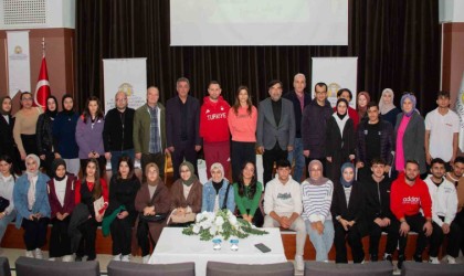 Engelleri aşan sporcular, öğrencilerle buluştu