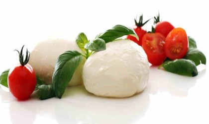 Erciyes eteklerindeki manda sayısı artıyor, sütleri işlenerek Mozerella peynirine dönüşüyor