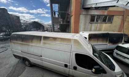 Gaziosmanpaşada halı sahadan iş hanına sıçrayan yangın söndürüldü