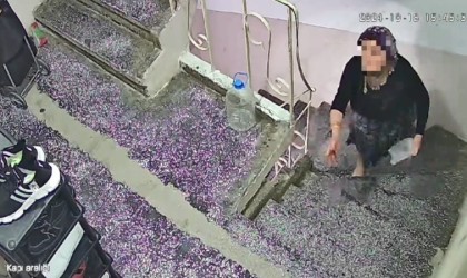 Gürültü yaptıkları iddiasıyla komşunun kapısını çöplüğe çevirdi, 2 yılda 400den fazla polis geldi