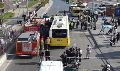 İETT otobüsü yolun karşısına geçmeye çalışan kadını ezdi