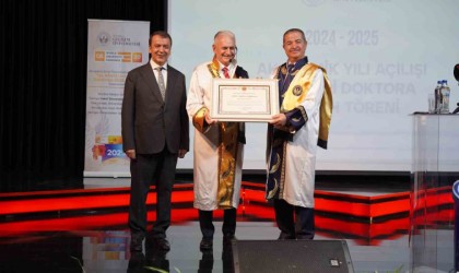 İGÜ, Binali Yıldırıma Fahri Doktora Diploması tevcih etti