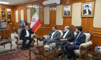 İran Dışişleri Bakanı Arakçi, Husilerin Müzakere Heyeti Başkanı ve Sözcüsü Abdusselam ile görüştü