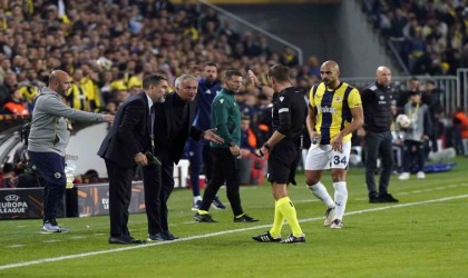 Jose Mourinho kırmızı kart gördü