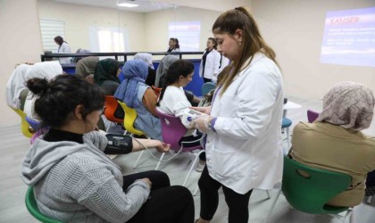 Kadınlar kansere karşı bilinçlendiriliyor