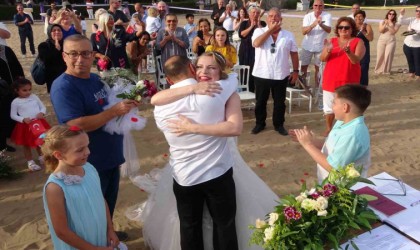 Kanseri yenen Alman geline Kızkalesinde düğün