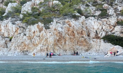 Kayalıklara tırmanan Alman turist metrelerce yükseklikten düşerek hayatını kaybetti