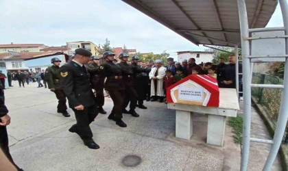 Kıbrıs gazisi toprağa verildi