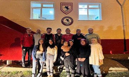 Kırsal mahalle okulu kırmızı-beyaza boyandı