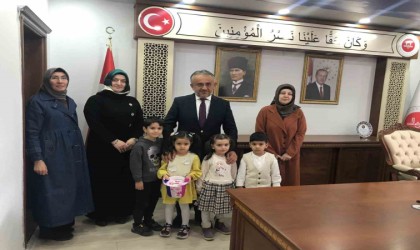 Kuran kursu öğrencileri harçlıklarını bağışlayarak depremzede çocuklara eğitim desteği verdi