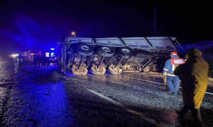 Malatyada maden yüklü tır devrildi: 1 yaralı